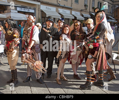 Junge Leute gekleidet als Zeichen von Team Fortress-Videospiel, Lucca Comics und Spiele-Festival 2011 Stockfoto