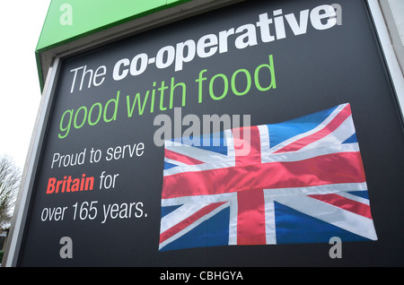 Gedruckt britische Flagge, Union Jack, Co-Operative Supermarkt Gebäude, Bristol, England, UK Stockfoto