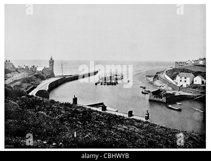 Porthleven Stadt Fischerboote Hafen Cornwall Hafen Flotte Segeln Segel Dock Festmacher Uhrturm Stockfoto