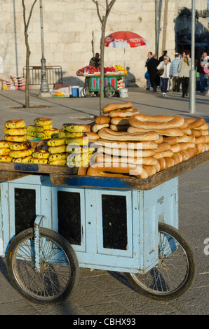 Beigele Brote und Backwaren zum Verkauf am Jaffa Tor. Altstadt von Jerusalem. Israel Stockfoto