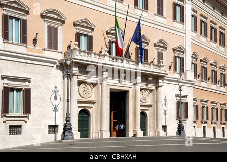 Palazzo Montecitorio in Rom - Sitz der repräsentativen Kammer des italienischen Parlaments. Stockfoto