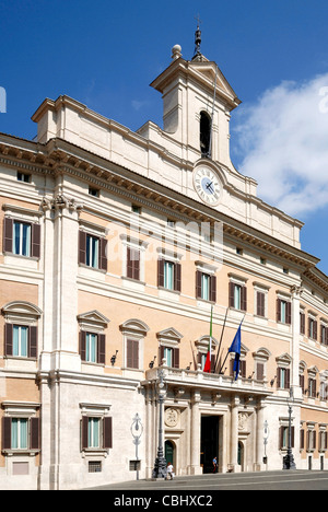 Palazzo Montecitorio in Rom - Sitz der repräsentativen Kammer des italienischen Parlaments. Stockfoto