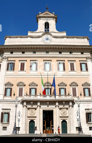 Palazzo Montecitorio in Rom - Sitz der repräsentativen Kammer des italienischen Parlaments. Stockfoto