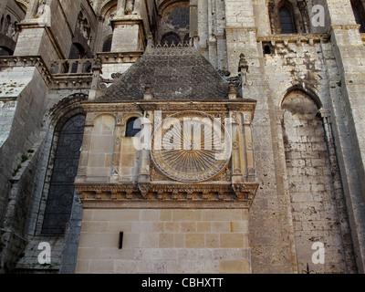 Die große Uhr der Kathedrale von Notre-Dame de Chartres, Chartres, Eure-et-Loire, Frankreich, Way of St. James in Santiago De Compostela, UNESCO Stockfoto