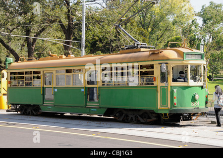 Eines der acht renovierte W-Klasse Straßenbahnen (1936 bis 1956 in Betrieb in Melbourne, Australien Stockfoto