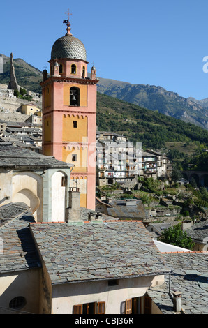 Tende, Blick auf Altstadt mit Bell Turm des Doms, Roya-Tal, Frankreich Stockfoto