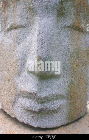 Stone Gesicht Statue im Botanischen Garten Uppsala Stadt Svealand Provinz Schweden Europa Stockfoto