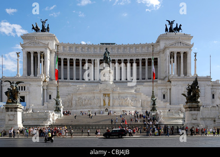 Nationales Denkmal von König Viktor Emanuel II. und das Denkmal des unbekannten Soldaten auf der Piazza Venezia in Rom. Stockfoto