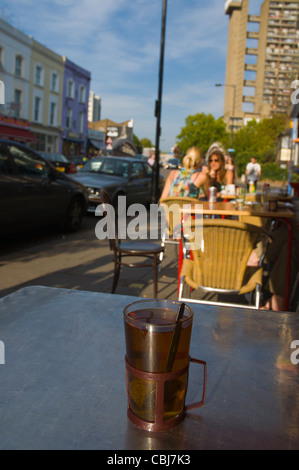 Tasse Tee Golborne Road Straße Stadtteil Notting Hill London England UK Europe Stockfoto