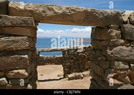 Ruinen der Inka-Tempel Templo del Sol / Tempel der Sonne auf der Insel Isla del Sol im Titicacasee, Bolivien Stockfoto