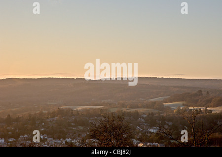 Ranmore gemeinsam mit Blick auf Dorking und Westcott in Surrey in einem Wintermorgen, Stockfoto