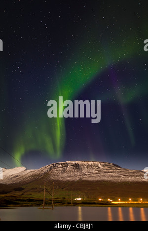 Aurora Borealis und Berge, Eyjafjordur, Island Stockfoto