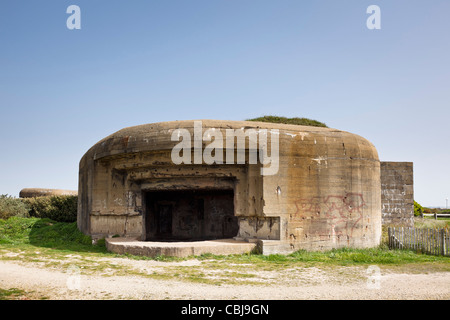 Gewehr-Stellung an der Batterie Porh Punz Zweiter Weltkrieg an der Küste von Gavres, Morbihan, Bretagne, Frankreich Stockfoto