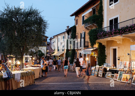 Markt, Torri del Benaco, Gardasee, Veneto, Italien Stockfoto