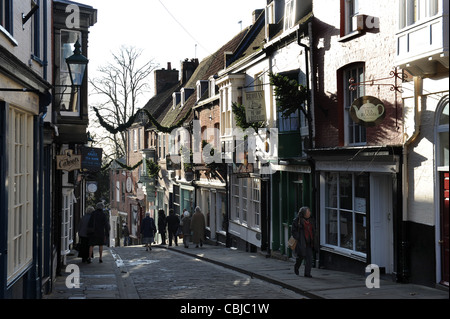 Steile Hügel in Lincoln City centre England. Stockfoto