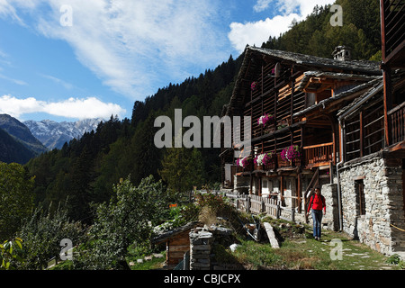 Wandern, Walsersiedlung, Monte Rosa-Massiv, Alagna Valsesia, Piemont, Italien Stockfoto