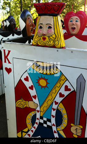 Kinder park Märchenland König Herzen Kartenhaus Alice im Wunderland Stockfoto