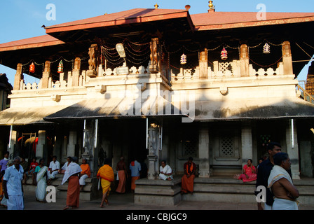 Architektonische Schönheit von Kollur Sri Mookambika Devi Temple.Inside Schuss von Tempeleingang Stockfoto