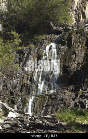 Wasserfall im Chong Kyzyl-Su Valley, Terskej Ala-Too Range, Tien-Shan, Kirgisistan Stockfoto