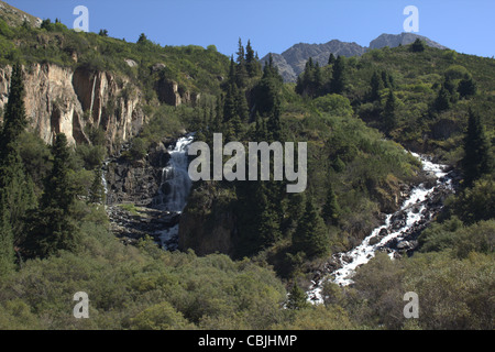 Wasserfall im Chong Kyzyl-Su Valley, Terskej Ala-Too Range, Tien-Shan, Kirgisistan Stockfoto