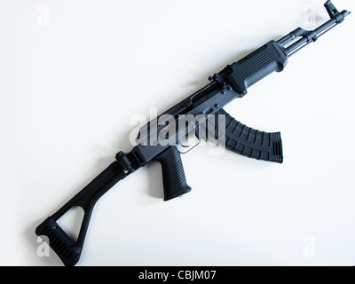 Benutzerdefinierte AK-47 mit einem 30-Schuss-Magazin und ein Klappschaft gemalt. Stockfoto