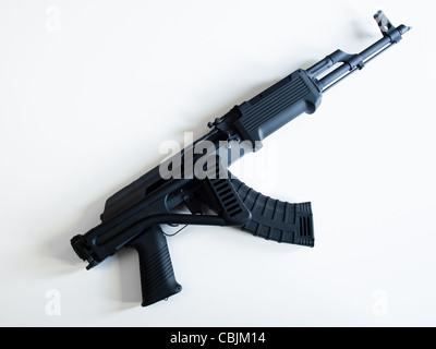 Benutzerdefinierte AK-47 mit einem 30-Schuss-Magazin und ein Klappschaft gemalt. Stockfoto