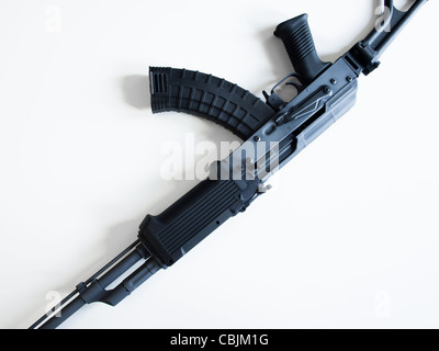 Benutzerdefinierte AK-47 mit einem 30-Schuss-Magazin und ein Klappschaft gemalt. Stockfoto