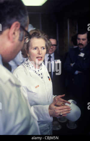 Maggie Margaret Thatcher auf Fabrik Besuch Telfers Meat Pie factory Im 1978 Wahlkampf Northampton in England. Vorbereitung der allgemeinen Wahlen von 1979. 1970 s UK HOMER SYKES Stockfoto