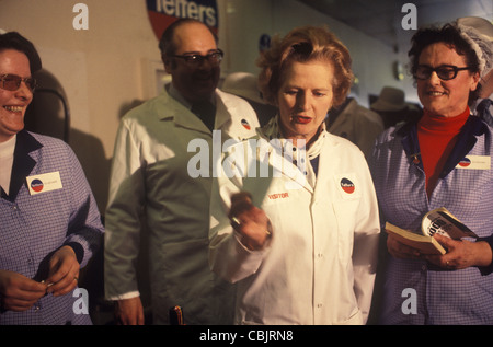 Maggie Margaret Thatcher auf Fabrik Besuch Telfers Meat Pie factory Im 1978 Wahlkampf Northampton in England. Vorbereitung der allgemeinen Wahlen von 1979. 1970 s UK HOMER SYKES Stockfoto