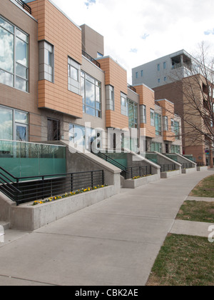 Reihe von modernen Stadthäusern in der Nähe von Union Station in Denver, Colorado. Stockfoto