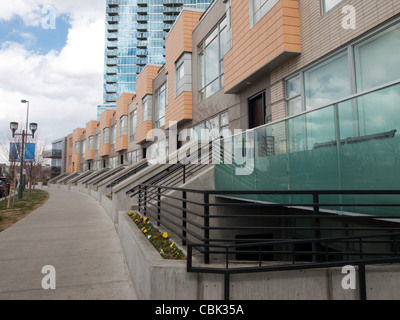 Reihe von modernen Stadthäusern in der Nähe von Union Station in Denver, Colorado. Stockfoto