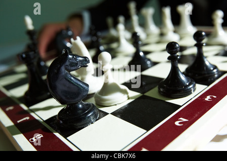 Bild von Schachfiguren auf Schachbrett Stockfoto