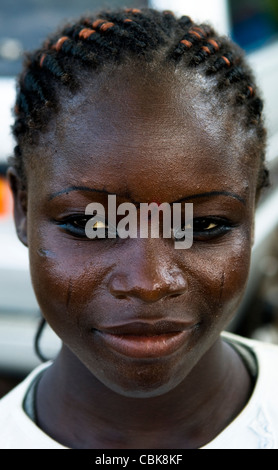 Porträt einer jungen Frau aus Benin. Stockfoto