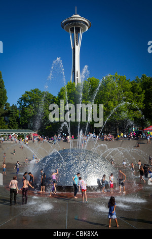 Space Needle und internationalen Brunnen im Seattle Center in Seattle, Washington Stockfoto