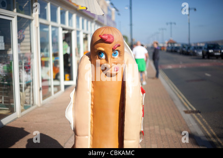 Ein Hot Dog Stand an der Küste von Shanklin auf der Isle Of Wight an einem sonnigen Tag Stockfoto