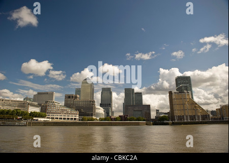 Docklands und Canary Wharf angesehen von der Themse, London, UK Stockfoto