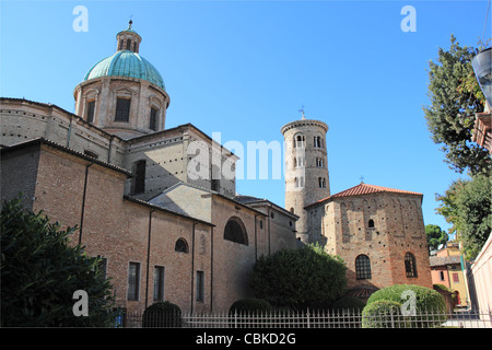 Basilika Ursiana und Battistero Degli Ortodossi (aka Battistero Neoniano), Piazza Duomo, Ravenna, Emilia-Romagna, Italien, Europa Stockfoto