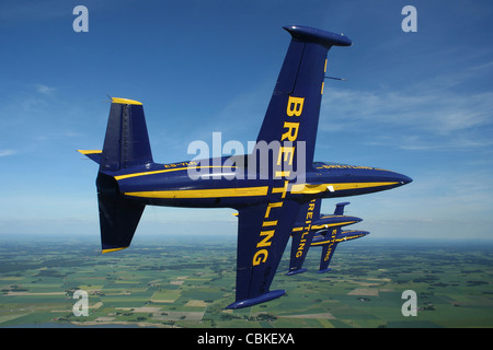 Såtenäs, Schweden - fliegen mit der Aero l-39 Albatros von Breitling Jet Team, die weltweit größte zivile Jet Team. Stockfoto