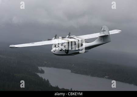 Boras, Schweden - Vintage Consolidated PBY Catalina Flugboot in US Army Air Force Marine Rescue Farben. Stockfoto