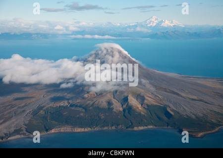 September 2007 - Luftbild von Mount St. Augustine Vulkan, Cook Inlet, Alaska, USA. Stockfoto