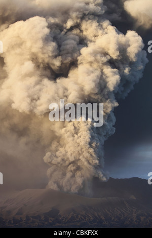 19. März 2011 - Eruption der Aschewolke aus dem Vulkan Mount Bromo, Tengger Caldera, Java, Indonesien. Stockfoto