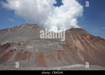 6. Dezember 2009 - Entgasung Lavadom im Krater des Vulkans Chaiten, Chile sitzen. Stockfoto