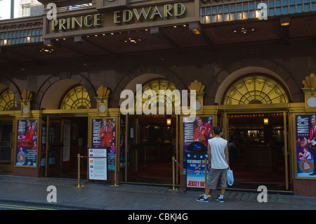 Prince Edward Theatre außen Old Compton Street im Stadtteil Soho London England UK Europe Stockfoto