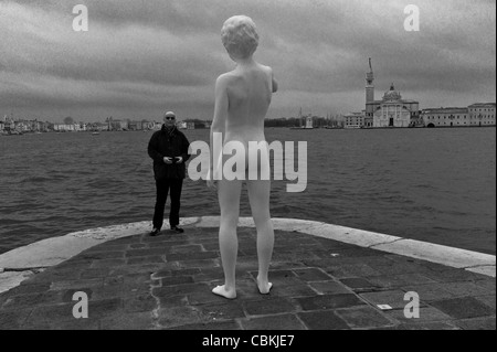 Ein Wochenende in Venedig, Sculpture of Modern Art, im Guggenheim Museum an den Rand des Grand Canal in Venedig Italien Stockfoto