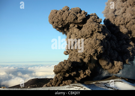 12. Mai 2010 - Luftbild der Aschewolke aus Island Eyjafjallajökull Vulkan ausbricht. Stockfoto