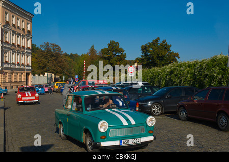 Trabant-Autos am Start eines Rennens Prag Tschechische Republik Europa Stockfoto