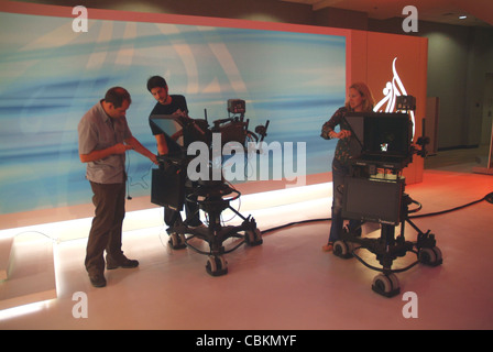 Die Szene in der Nachrichtenredaktion-Studios von Al Jazeera Englisch 24-Stunden TV-Sender in Doha. Stockfoto