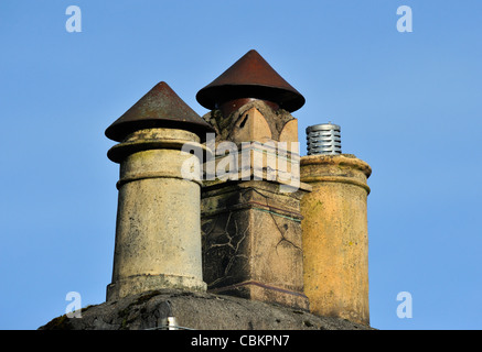 Drei Schornstein am Haus. Horncop Lane, Kendal, Cumbria, England, Vereinigtes Königreich, Europa. Stockfoto