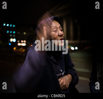 Die Denkmäler der Obdachlosen, Stéphana "Roma" Obdachlose der Ort der Madeleine. Stockfoto