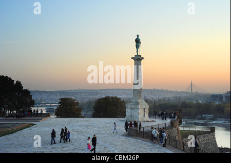 Statue des Siegers oder Statue des Sieges ist ein Denkmal in der Kalemegdan-Festung in Belgrad, errichtet 1928 Stockfoto